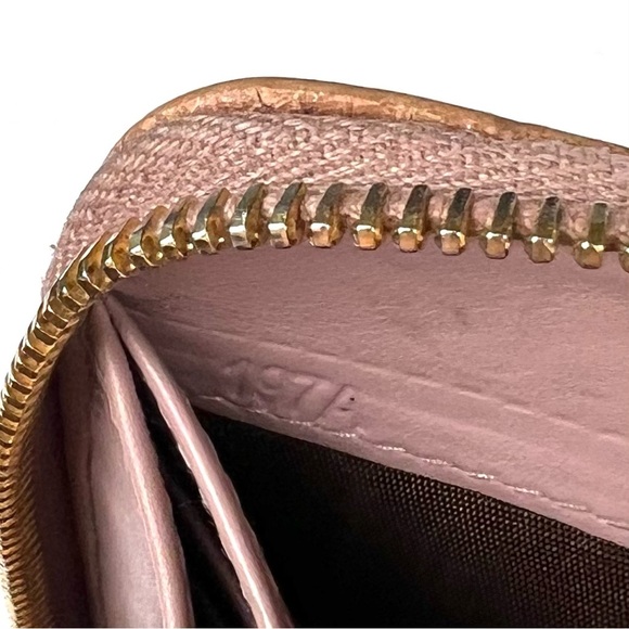 Miu Miu Pink Croc-Embossed Wallet - Picture 7 of 9